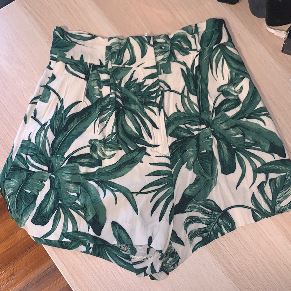 HM floral high waisted shorts